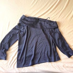 Banana Republic Women’s Off The Shoulder Long Sleeve Top in Navy and white